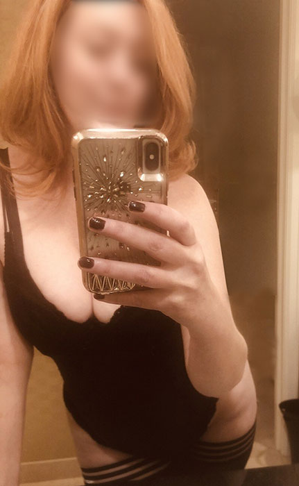 Kinky MILF Elle Chicago and Schaumburg  Independent VIP Escort accepts RS2K verification service members.
