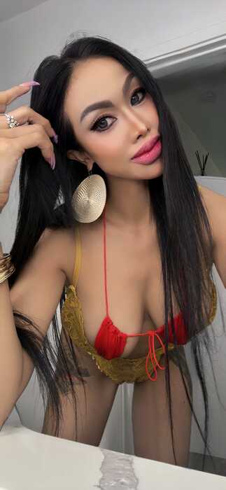 Emily -  VIP Escort from Chicago  - accepts RS2K verification service members.