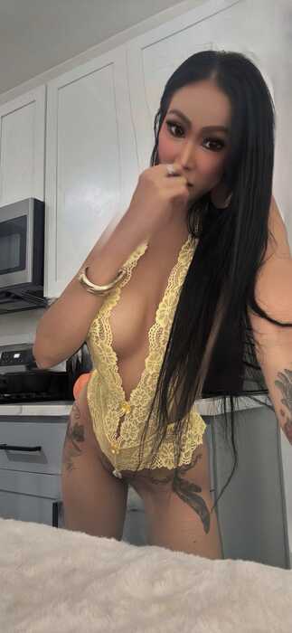 Emily -  VIP Escort from Chicago  - accepts RS2K verification service members.